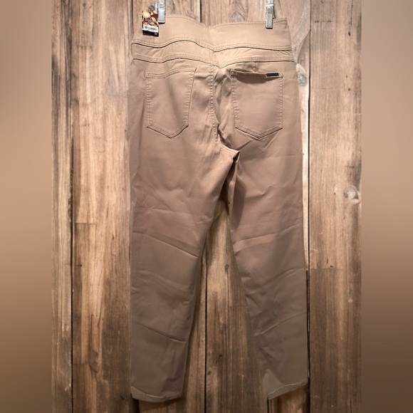 NWT Women’s Ultra Stretch Skinny Work Pants – 3 Button, Wide Waist Tan Size 2X - Picture 9 of 10